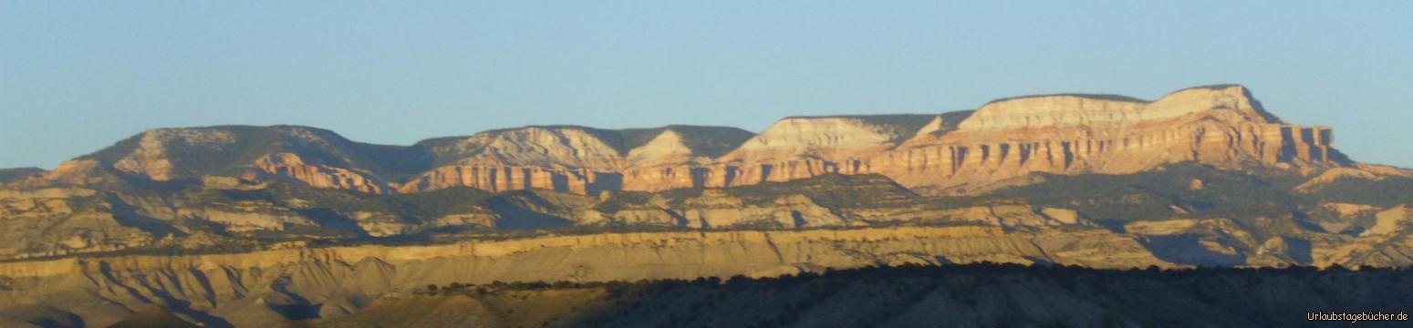 Canaan Peak: auf unserem Weg zum Grand Staircase Escalante National Monument (und auch auf dem Rückweg)
passieren wir das beeindruckende Massiv des 2833 m hohe Canaan Peaks