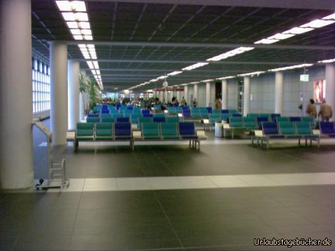 Flughafen Dresden: das Terminal des Dresdner Flughafens