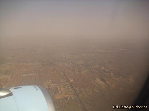 Kairo: dieses etwas trostlos wirkende Häusermeer in den Farbtönen der Wüste
ist Kairo, die größte Stadt der Arabischen Welt