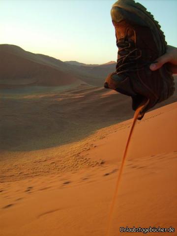 Schuh: das Klettern auf die Düne hat meinen Schuhen zusätzlichen Inhalt verliehen