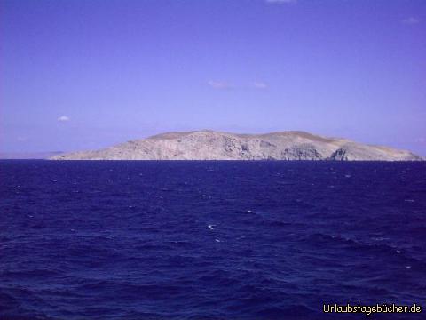 vorbeiziehende Insel: eine vorbeiziehende Insel auf dem Weg nach Paros