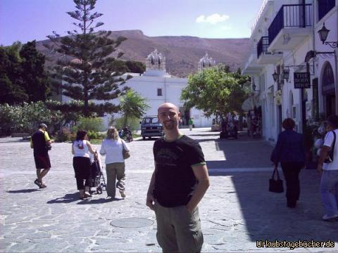 ich vor Hunderttorige: hier steh ich vor der Panagia Ekatontapiliani - der Hunderttorigen