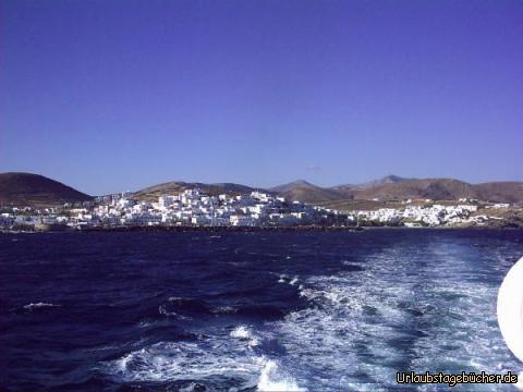 Blick zurück: Blick vom Schiff aus zurück nach Naoussa