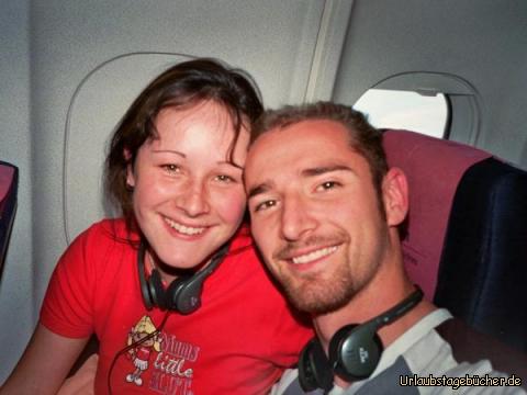 Selfi im Flieger: ein selbstgemachtes Foto von Anja und mir auf unserem Weg in die USA