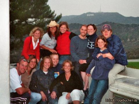 Gruppenfoto: ein Gruppenfoto vor den HOLLYWOOD Lettern
(hinten v.l.n.r.: Pia, Dionie, Ulrika, ich, Anja, Hildur und Andy)
(vorn v.l.n.r.: Brent, Sabrina, Kerrin, Cecilia und Sharee)