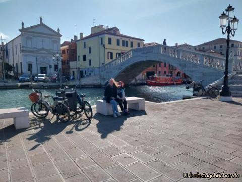 Ponte di Vigo Bankbild: auf einer Bank vor der Ponte di Vigo in Chioggia 