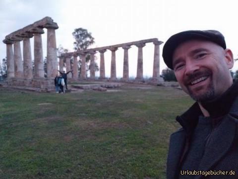 wir am Heratempel: im letzten Licht des Tages besuchen wir
bei Tavole Palatine den Tempio di Hera,
den Heratempel in der Nähe von Metaponto