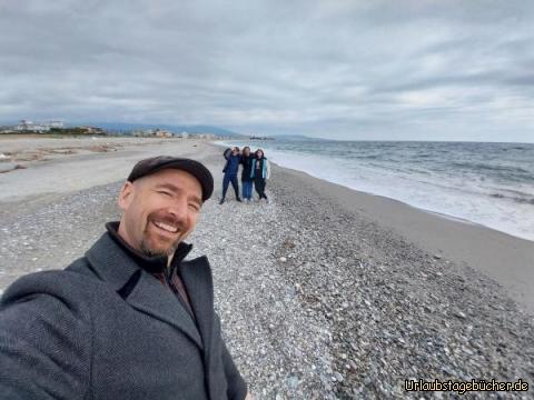 wir in Siderno Marina : Strandspaziergang vor unserem Grand Hotel President in Siderno Marina 
