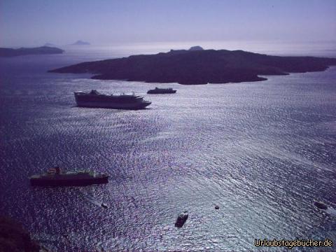 Caldera und Nea Kameni: die Insel Nea Kameni inmitten der Caldera