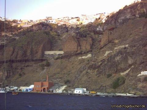 Thira: Thira auf Santorini hoch über der Caldera