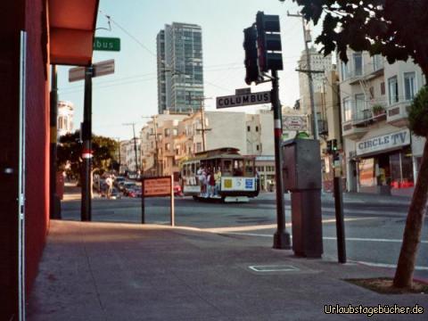 Cabel Car: ein Cabel Car saust an uns vorbei