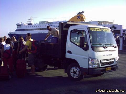 LKW: der kleine LKW, der unser Gepäck in unser Hotel auf Naxos brachte