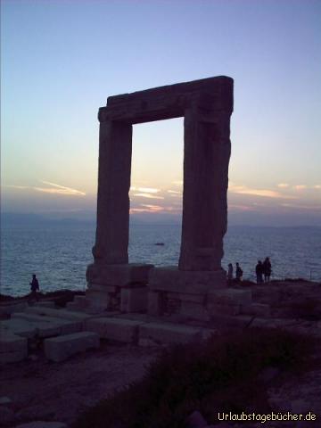 Portara Richtung Sonnenuntergang: die Portara von Naxos Richtung Sonnenuntergang