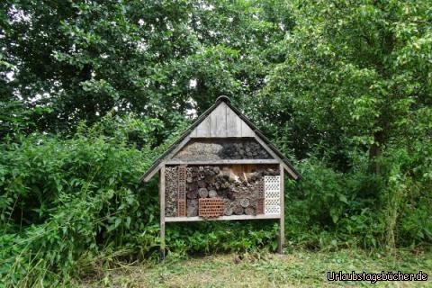 Insektenhotel am Barfußpfad: 