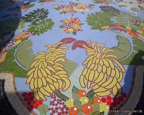 Tausend verschiedene Eindrücke auf dem Plaza de la Glorieta: Tausend verschiedene Eindrücke auf dem Plaza de la Glorieta