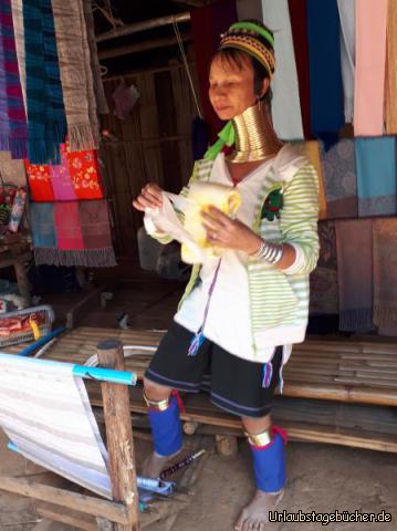 Longneck Karen Village 4: 