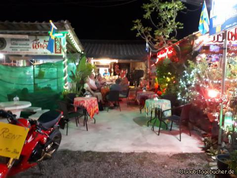 Mona's Bar: 