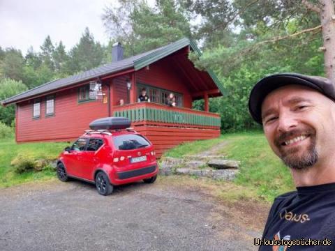 wir in Sjøholt: heute Nacht haben wir in Sjøholt ein ganzes Häuschen für uns alleine