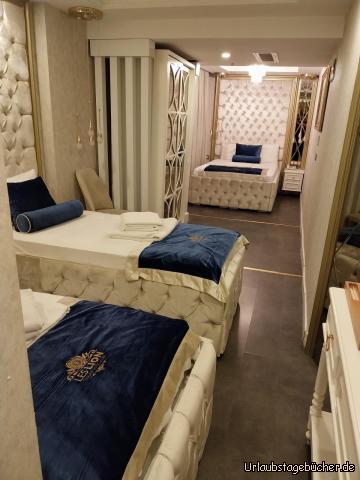 Unser Hotelzimmer : ausversehen haben wir die Präsidenten Suite
im Leslion Luxury Hotel gebucht 
(oder hier sehen alle Zimmer so aus)