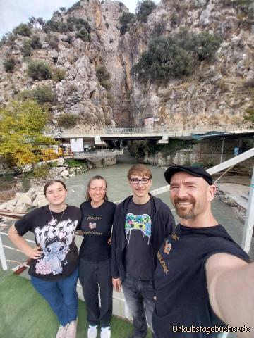 wir vor Saklikent kanyonu: schon von weitem haben wir
die Schlucht Saklikent kanyonu gesehen 