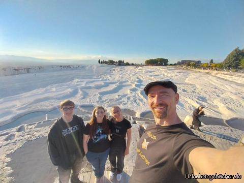 wir an den Sinterterrassen: die weltberühmten Sinterterrassen von Pamukkale