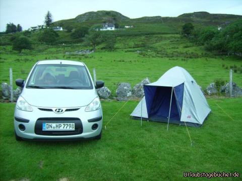 Zelt: unser Auto und unser Zelt auf dem Gairloch Holiday Park Caravan und Camping
(und ich sitze im Auto, wo ich vor den blöden Fliegen sicher bin)