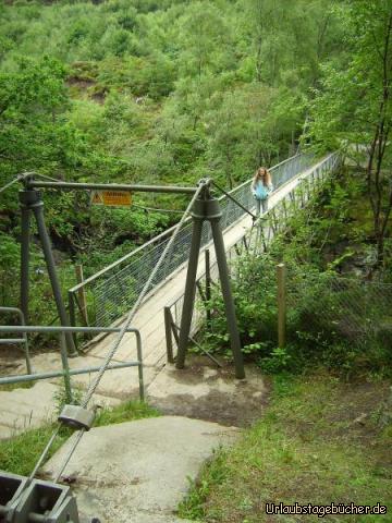 Fußgängerbrücke: ich auf der Fußgängerbrücke über den Corrieshalloch Gorge