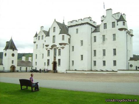 Blair Castle: ich vor dem Blair Castle (erbaut 1269) in Blair Atholl