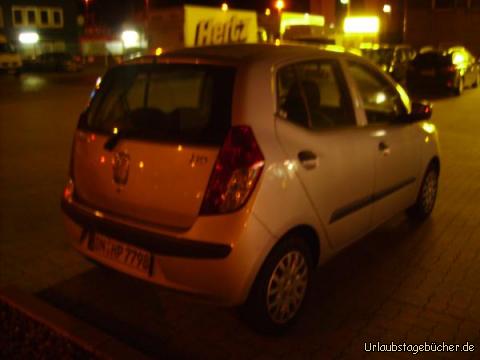 Abschied: ein letztes Abschiedsfoto von unserem Hyundai,
den wir auf dem Parkplatz der Hertz-Autovermietung in Bremen zurück lassen
und damit ist es auch das letzte Foto unserer Großbritannienreise