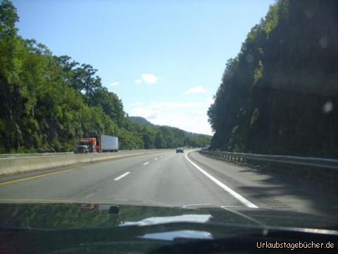 Wald: unser Weg durch Massachusetts auf der Interstate 90
führt uns an riesigen schönen Wälder entlang