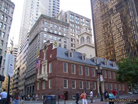 Old State House: das 1713 erbaut Old State House war bis 1798 Parlamentssitz von Massachusetts
und ist heute das älteste noch stehende öffentliche Gebäude in Boston