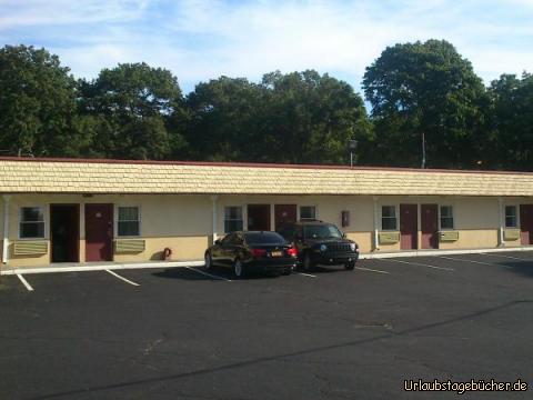 Americas Best Value Inn: unser Jeep direkt vor der Tür unseres Zimmers
im Americas Best Value Inn von Port Jefferson Station auf Long Island