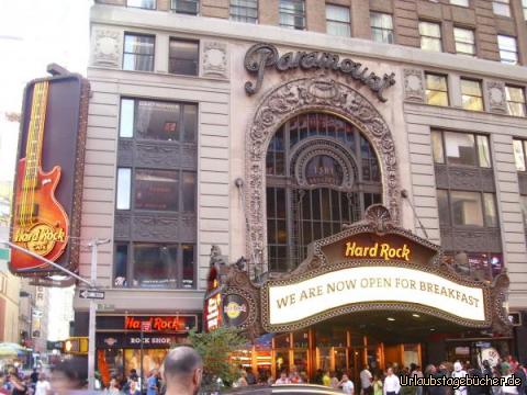 Hard Rock Cafe: das Hard Rock Cafe in New York City
liegt direkt am Times Square in Manhattan