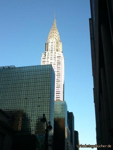 Chrysler Building: das 1930 fertiggestellte Chrysler Building
war mit 319 m das erste Gebäude,
das die 1000-Fuß-Marke (305 m) überschritt
und kurzzeitig (bis 1931) das höchste Gebäude der Welt