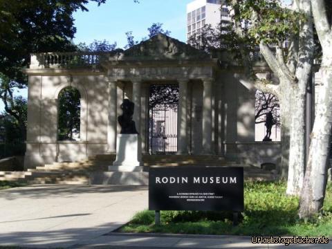 Rodin Museum: der Eingang zum Rodin Museum in Philadelphia
mit dem wohl bekanntesten Werk von Auguste Rodin direkt davor:
Der Denker (entstand zwischen 1880 und 1882)