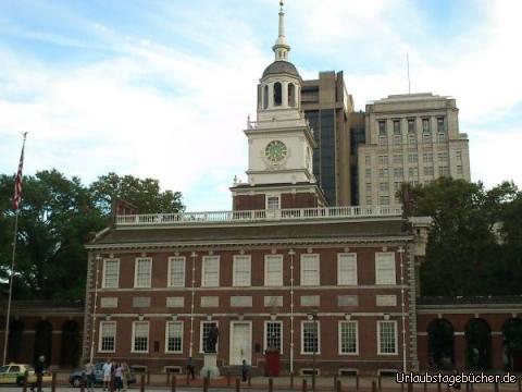 Independence Hall: hier in der Independence Hall in Philadelphia wurde am 4. Juli 1776
die Unabhängigkeitserklärung angenommen und damit die USA gegründet