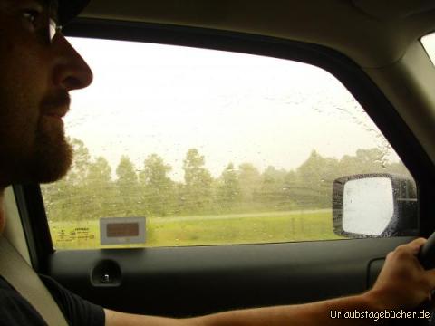 Regen: Papa (Eno) steuert uns sicher auf der Interstate 95 Richtung Süden
durch die schweren Regenschauer in South Carolina