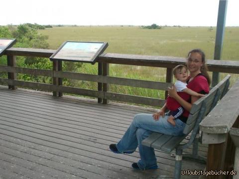 Pa-hay-okee Overlook: Mama (Katy) und ich am Pa-hay-okee Overlook
inmitten der nassen Graslandschaften des Everglades Nationalpark