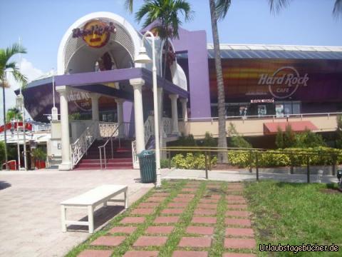Hard Rock Cafe Miami: das Hard Rock Cafe Miami liegt idyllisch an der Bayside
direkt neben dem Bayfront Park von Miami, Florida