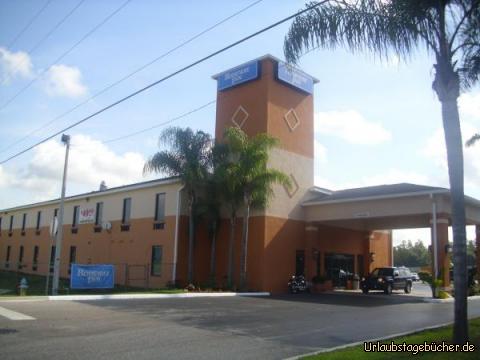 Rodeway Inn: unser Jeep vor dem Rodeway Inn in Wesley Chapel, Florida