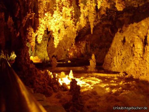 Carlsbad Caverns National Park: die beeindruckenden Tropfsteinhöhlen des Carlsbad Caverns National Park
bestehen aus 83 einzelne Höhlen die bis in 487 m Tiefe reichen
und zum UNESCO-Weltnaturerbe gehören