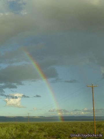Regenbogen: auf dem Weg von El Paso (Texas) nach Alamogordo (New Mexico)
sehen wir vor der Kulisse des Lincoln National Forest einen hübschen Regenbogen