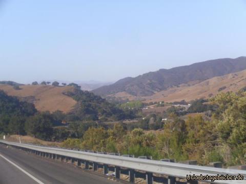 Santa Ynez Mountains: ein Stück nach Santa Barbara durchqueren wir die Santa Ynez Mountains nach Norden
und kehren somit das erste Mal, seid wir ihn erreicht haben, dem Pazifik den Rücken
(jedenfalls für ein paar wenige Stunden)
