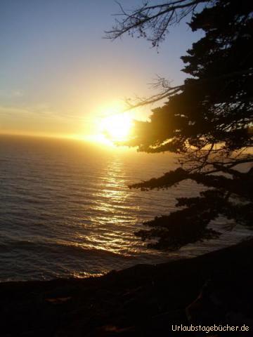 Sonnenuntergang: Sonnenuntergang über dem Pazifik
am südlichen Ende von Big Sur