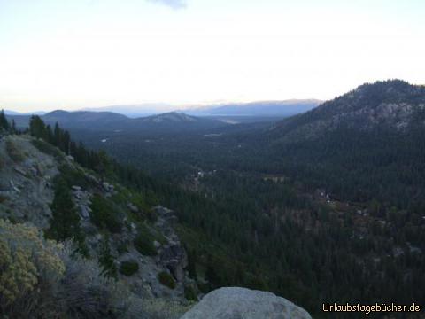 Echo Summit: vom 2.250m hohe Gebirgspass Echo Summit in der Sierra Nevada
haben wir einen tollen Ausblick bis hin zum Lake Tahoe