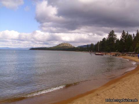 Lake Tahoe: Blick vom Lakeside Beach in South Lake Tahoe, Kalifornien
in Richtung Norden über den Lake Tahoe nach Nevada