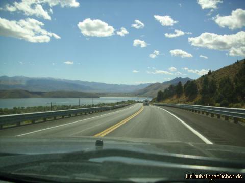 Topaz Lake: wir passieren den Topaz Lake und damit erneut die Grenze von Nevada nach Kalifornien,
den beiden Staaten, die sich auch diesen See teilen, wie auch schon den Lake Tahoe