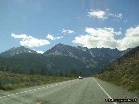 Weg zum Tioga Pass: steil bergauf führt uns unser Weg zum Tioga Pass durch die Sierra Nevada
und auf den östlichen Eingang in den Yosemite National Park zu