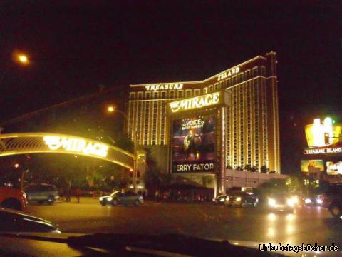 Treasure Island: die Werbetafel des Casino-Hotels Mirage (bekannt für Siegfried & Roys weiße Tiger)
verdeckt den Blick auf das Treasure Island Las Vegas (bekannt für seine PiratenShow)
