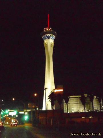 Stratosphere Tower: auch auf dem Rückweg, wieder den Las Vegas Strip entlang,
kommen wir am 350 m hohen Stratosphere Tower vorbei,
dem höchste freistehende Bauwerk der USA westlich des Mississippi. 